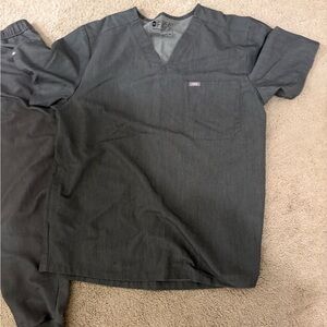 FIGS MENS SCRUB SET- size XL